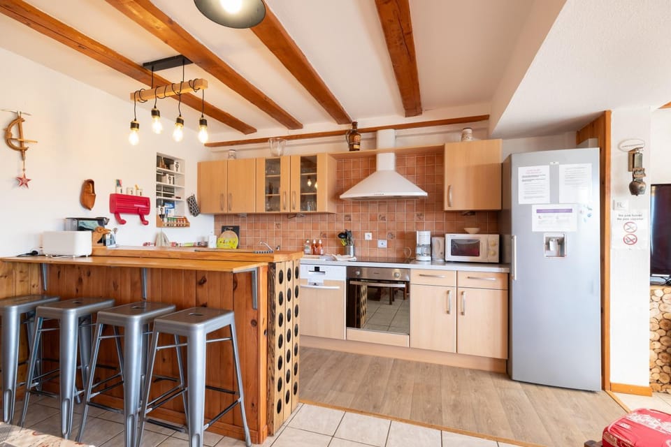 Kitchen or kitchenette, Living room