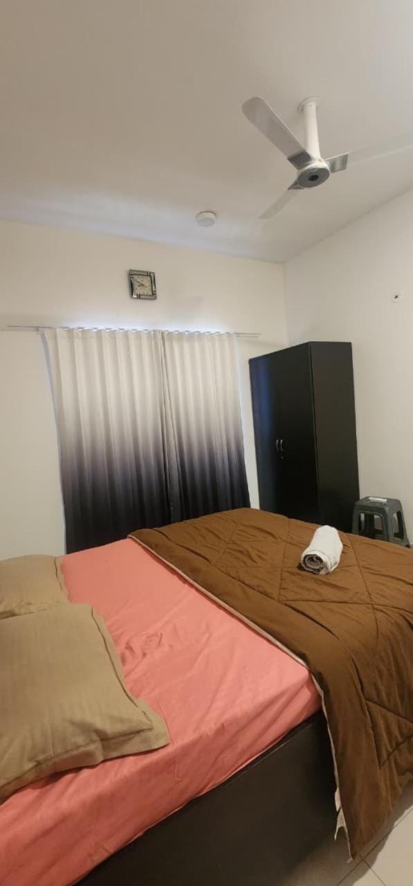 Swalika- Boutique 2 BHK Luxurious Living Pool View GIFT CITY Vacation rental in Gujarat