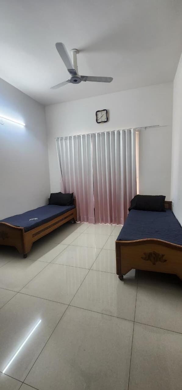 Swalika- Boutique 2 BHK Luxurious Living Pool View GIFT CITY Vacation rental in Gujarat