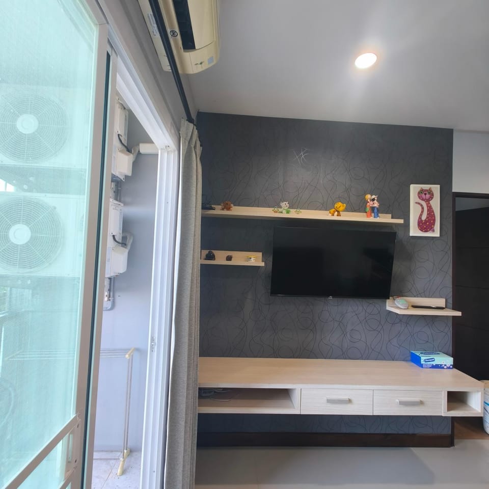 Cozy apartment The Sea Condo Ao Nang - 1 bedroom 1 bathroom living room and kitchinette Apartment in Krabi Changwat