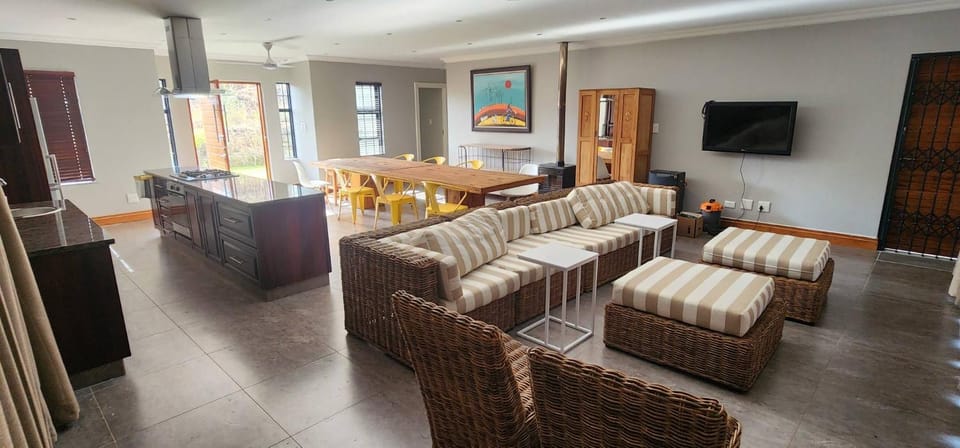 Living room, Dining area, kitchen
