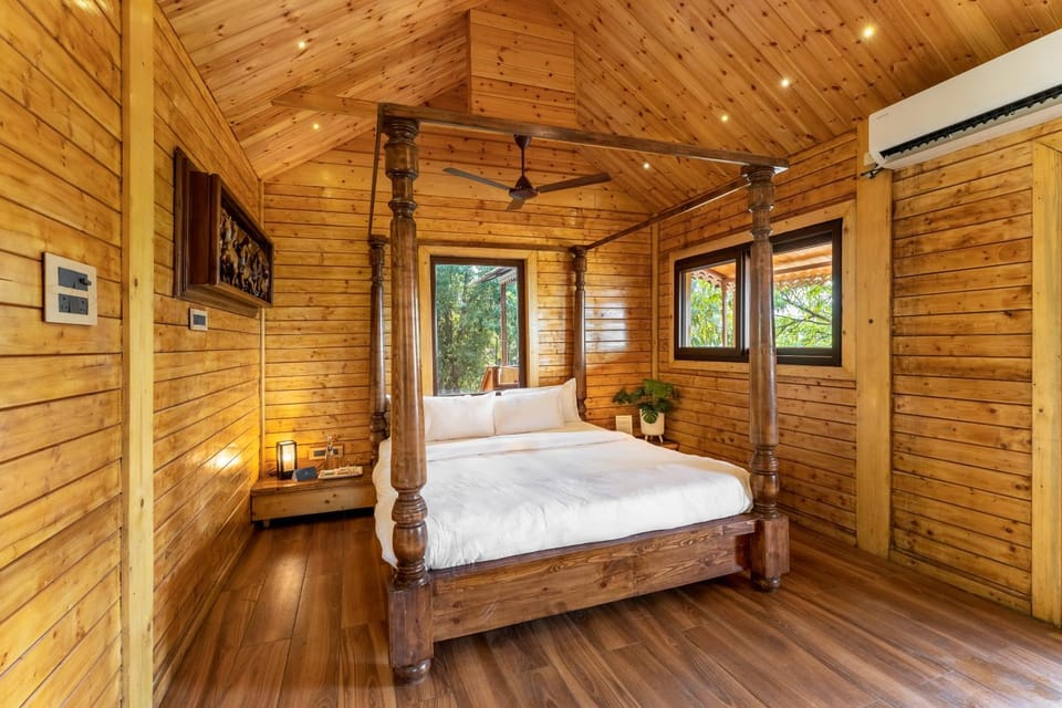 Bed, Photo of the whole room, Bedroom, air conditioner