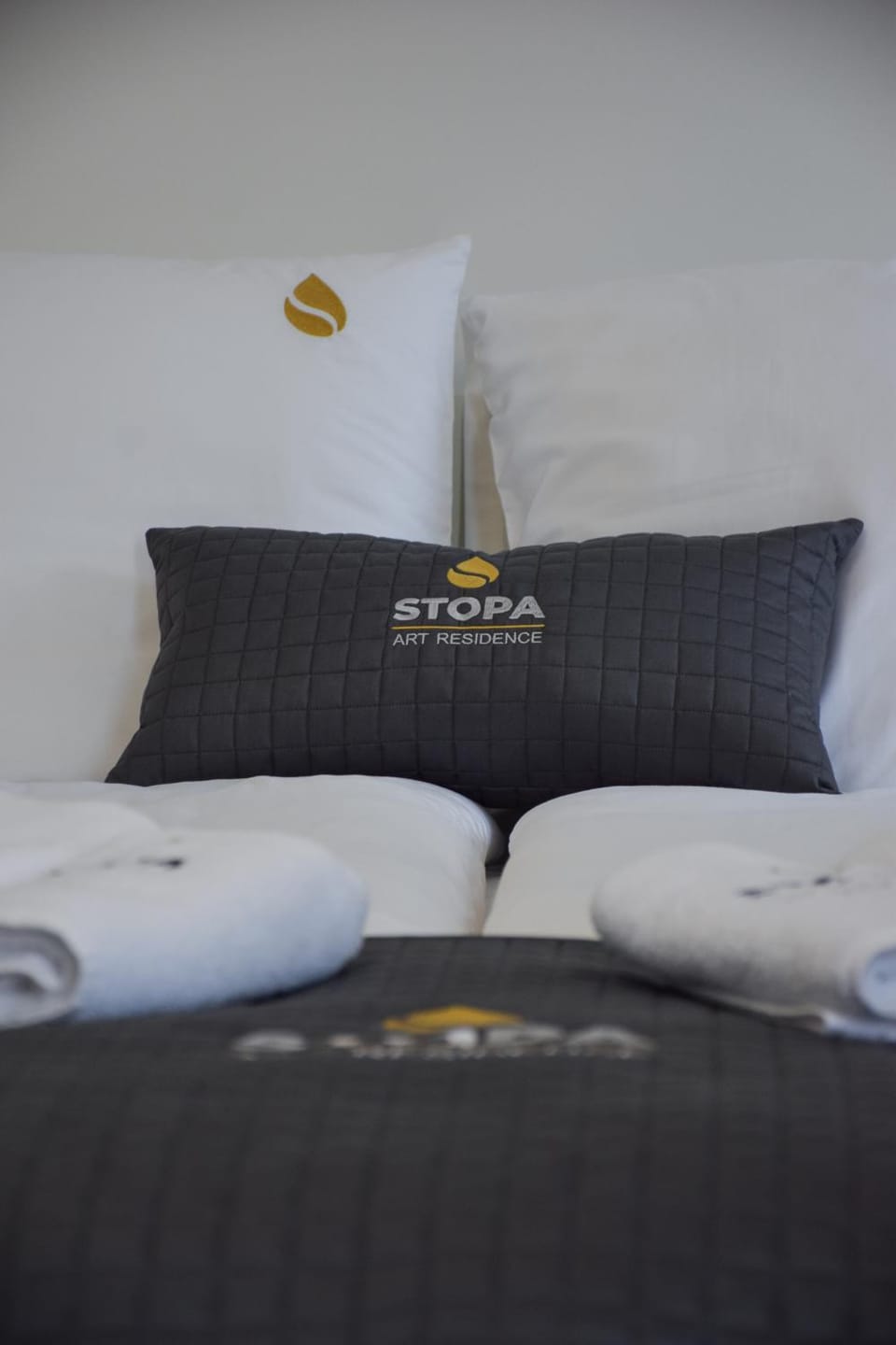 Bed, Decorative detail, Bedroom, heating, towels
