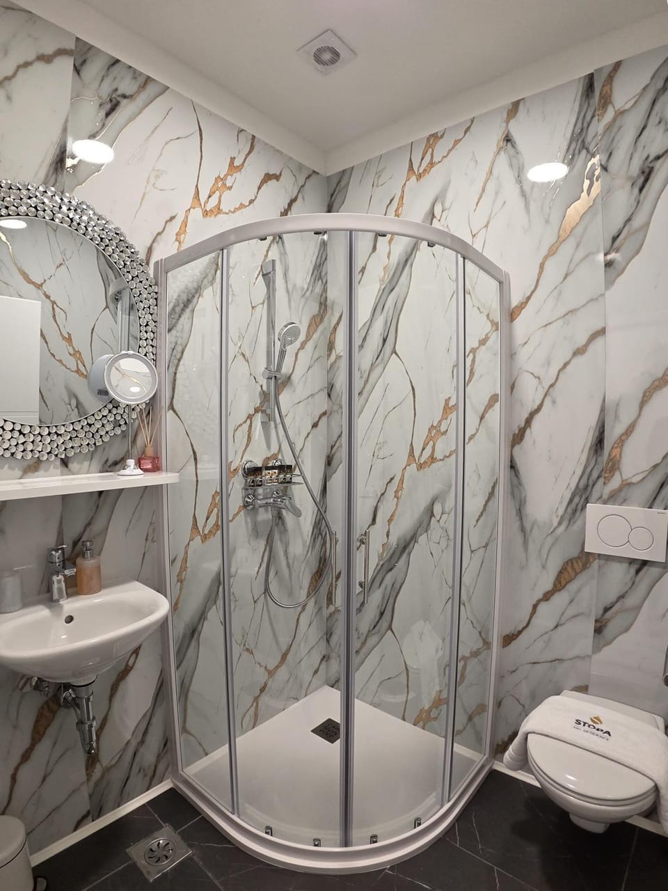 Bathroom, Decorative detail, heating, towels