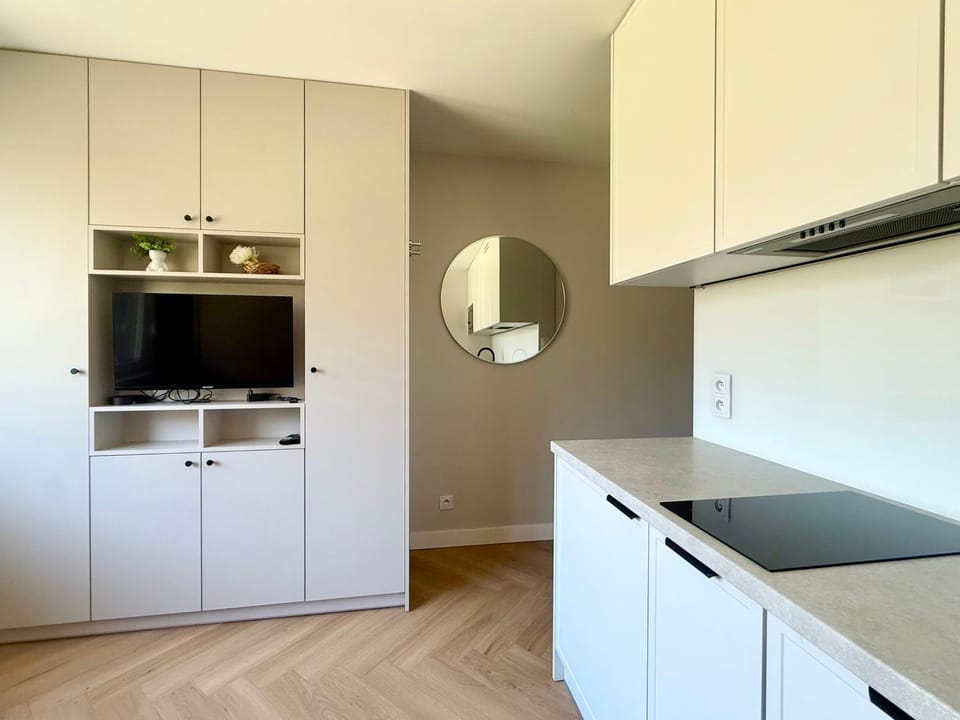 Kitchen or kitchenette, microwave, oven, kitchen
