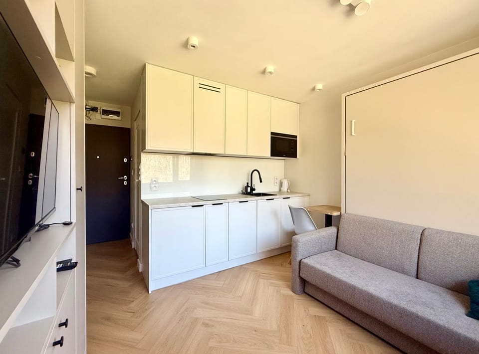 Communal lounge/ TV room, Kitchen or kitchenette, Living room, microwave, oven, stove, kitchen