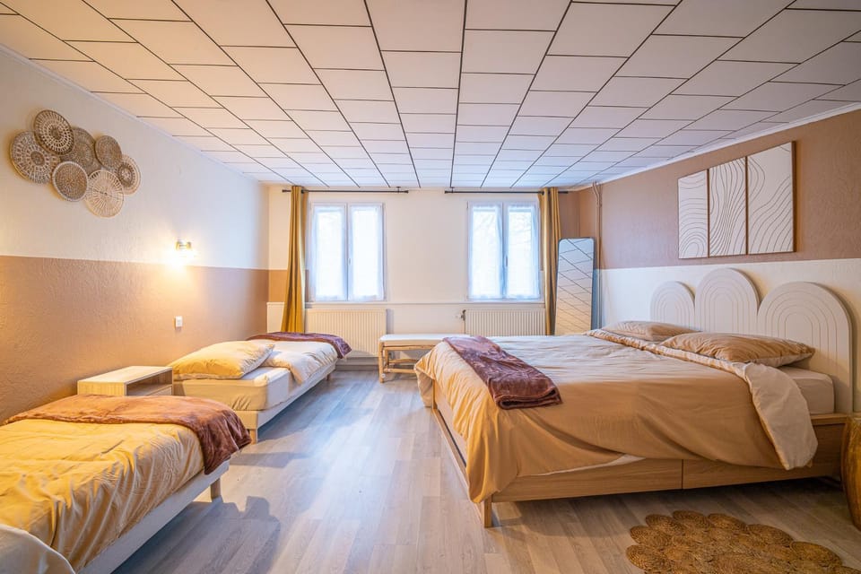 Photo of the whole room, Bedroom, storage