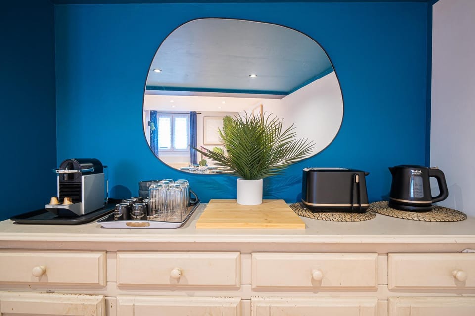 Coffee/tea facilities, toaster
