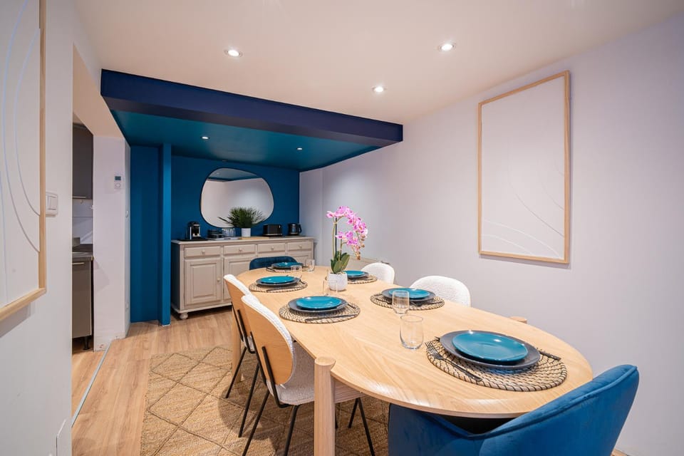 Dining area, Meals