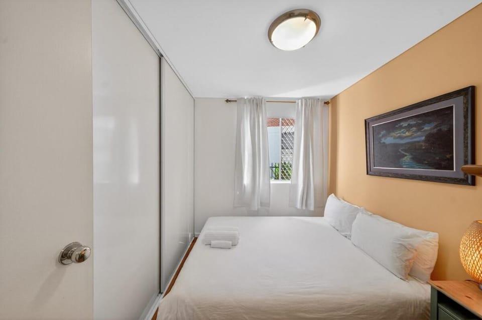Bed, Bedroom, towels, towels, wardrobe