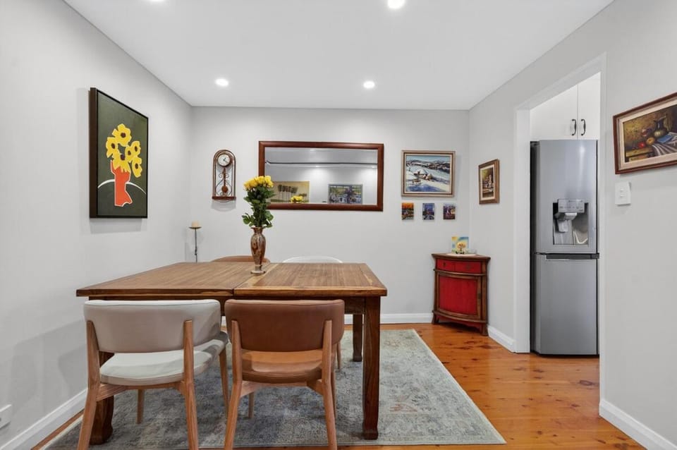 Seating area, Dining area