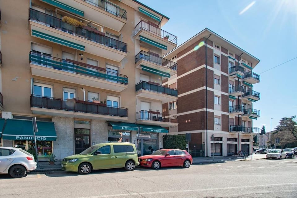 Property building, Day, Neighbourhood, City view, Street view, Location, Parking