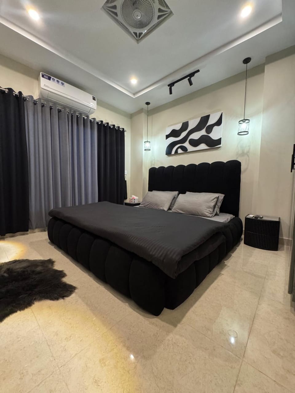 Bed, Photo of the whole room, Bedroom, air conditioner