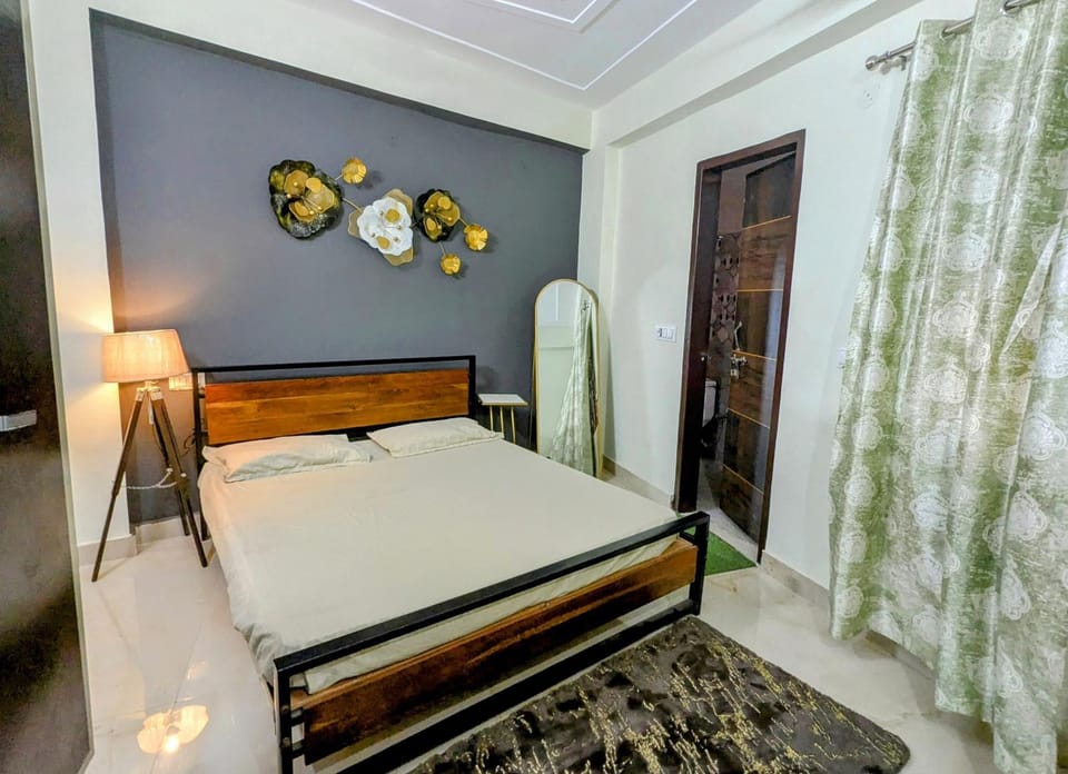 Dwarka 2bhk Inn Apartment in Delhi