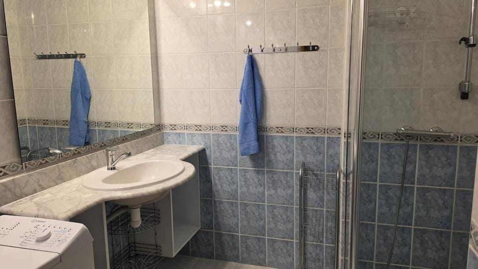 Large apartment with private entrance, balconies, sauna Apartment in Tallinn