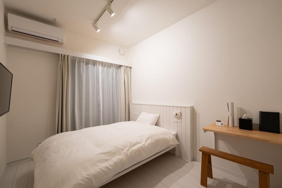 Bed, Photo of the whole room, Bedroom