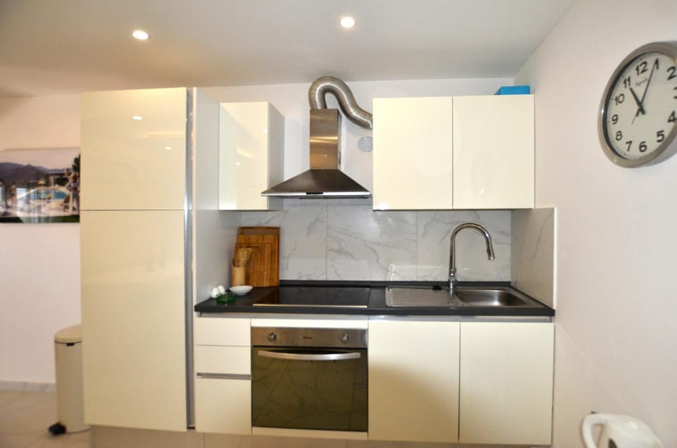 Kitchen or kitchenette, oven, stove