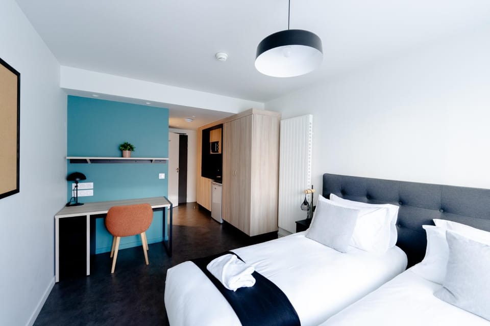 Bed, Kitchen or kitchenette, Photo of the whole room