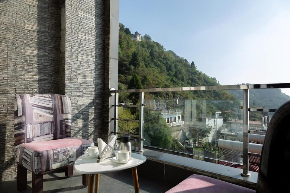 View (from property/room), Balcony/Terrace, Mountain view