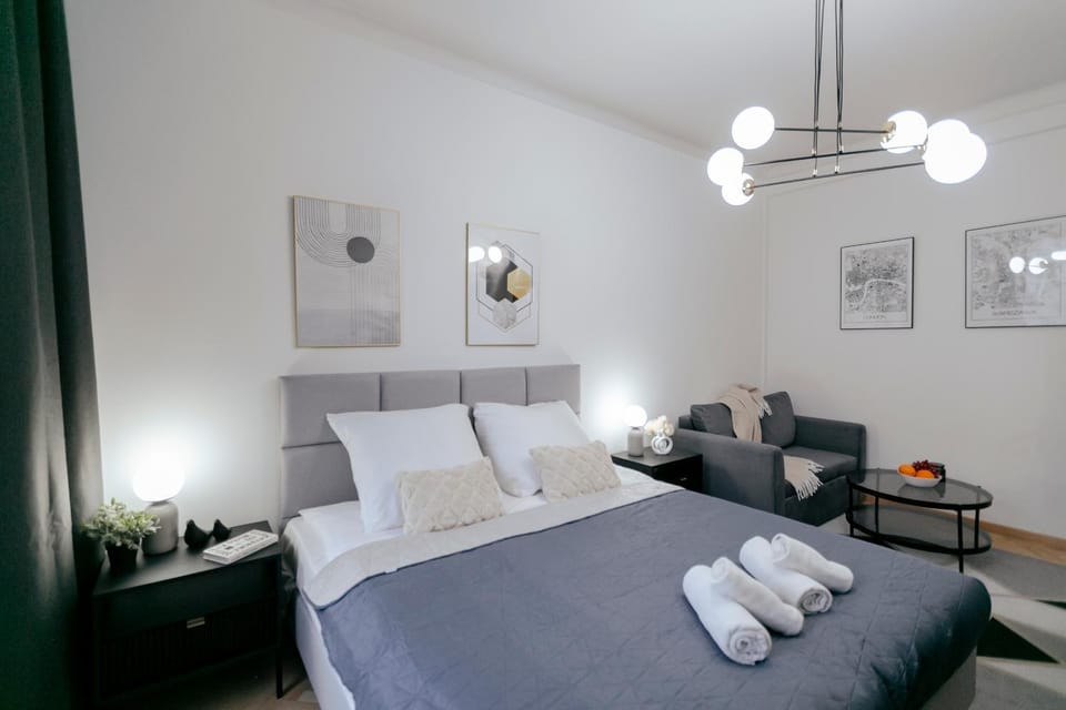 Bed, Living room, Seating area