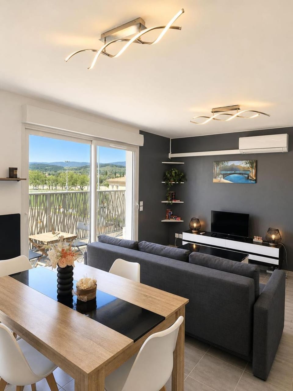 TV and multimedia, Living room, Seating area