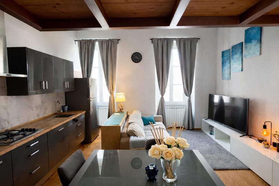 Day, Living room, Seating area