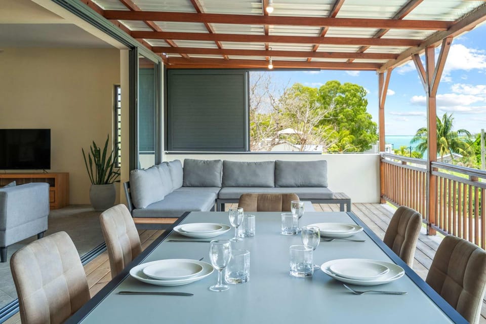 Koko Living - Sea & Mountain View Apartment in Rivière Noire District, Mauritius