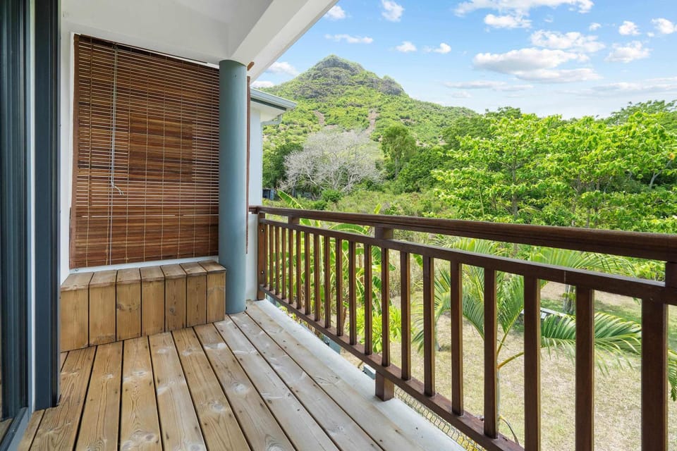 Koko Living - Sea & Mountain View Apartment in Rivière Noire District, Mauritius