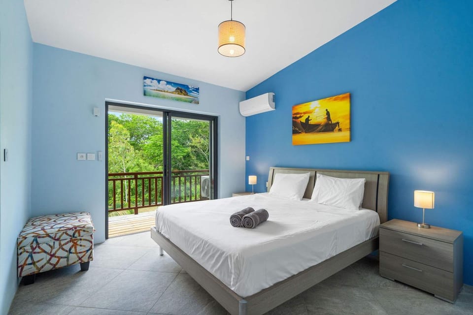 Koko Living - Sea & Mountain View Apartment in Rivière Noire District, Mauritius