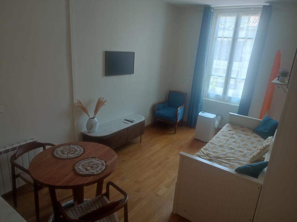 Logement pratique & connecté - Gratte-ciel Apartment in Villeurbanne