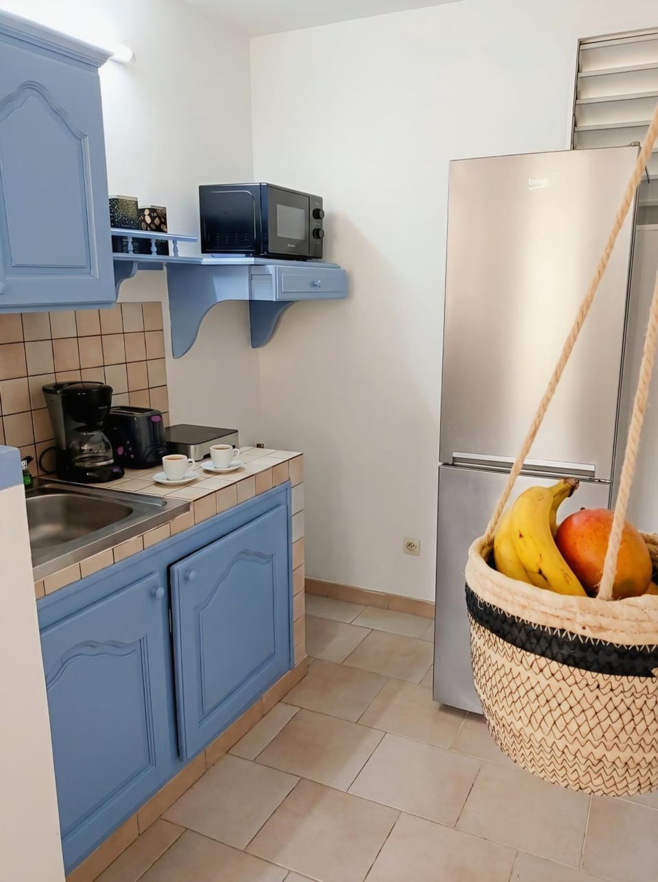 Kitchen or kitchenette, minibar, stove, toaster