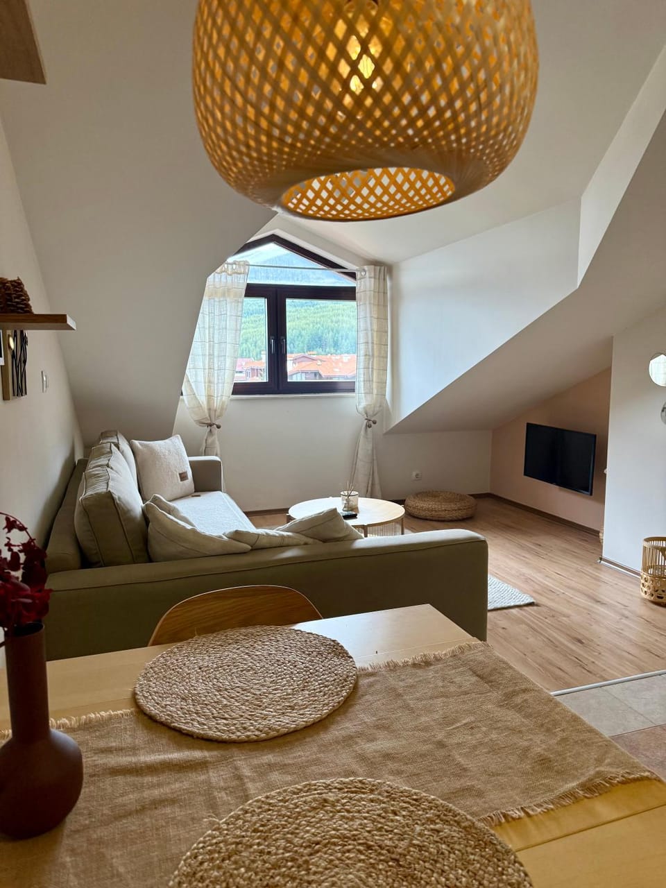 Carlson's 1BR 200m Gondola Home2Host Apartment in Bansko