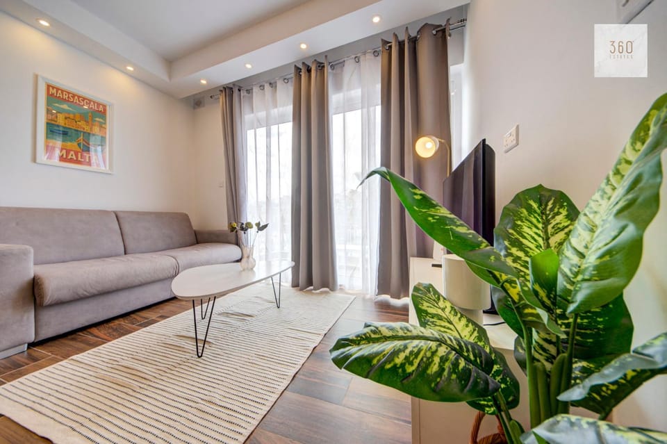 Communal lounge/ TV room, TV and multimedia, Living room, Seating area, Evening entertainment