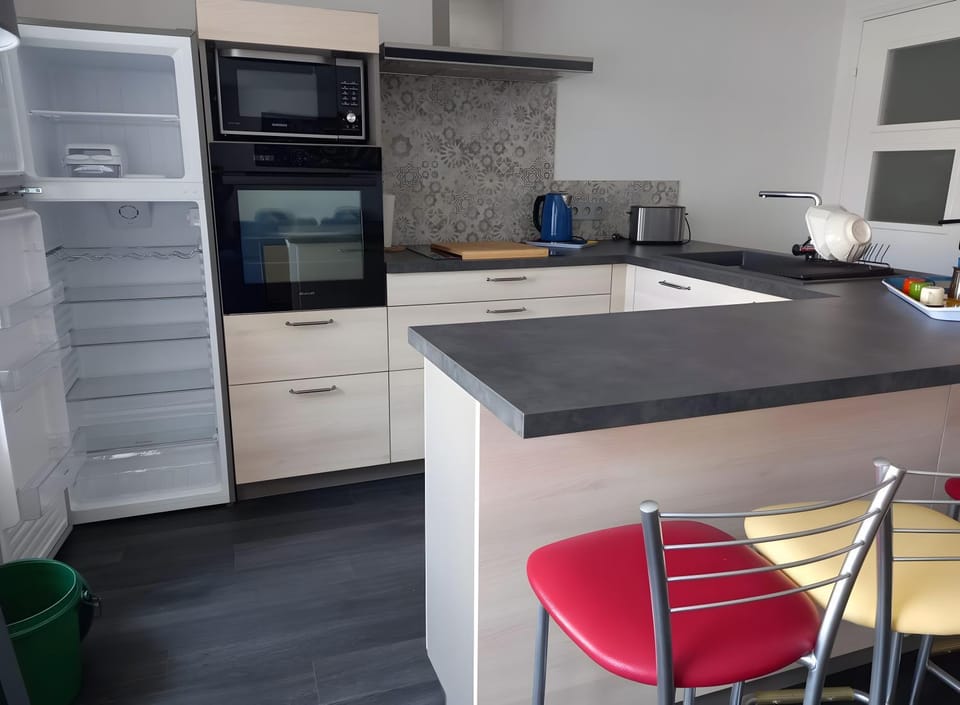 Kitchen or kitchenette, Living room