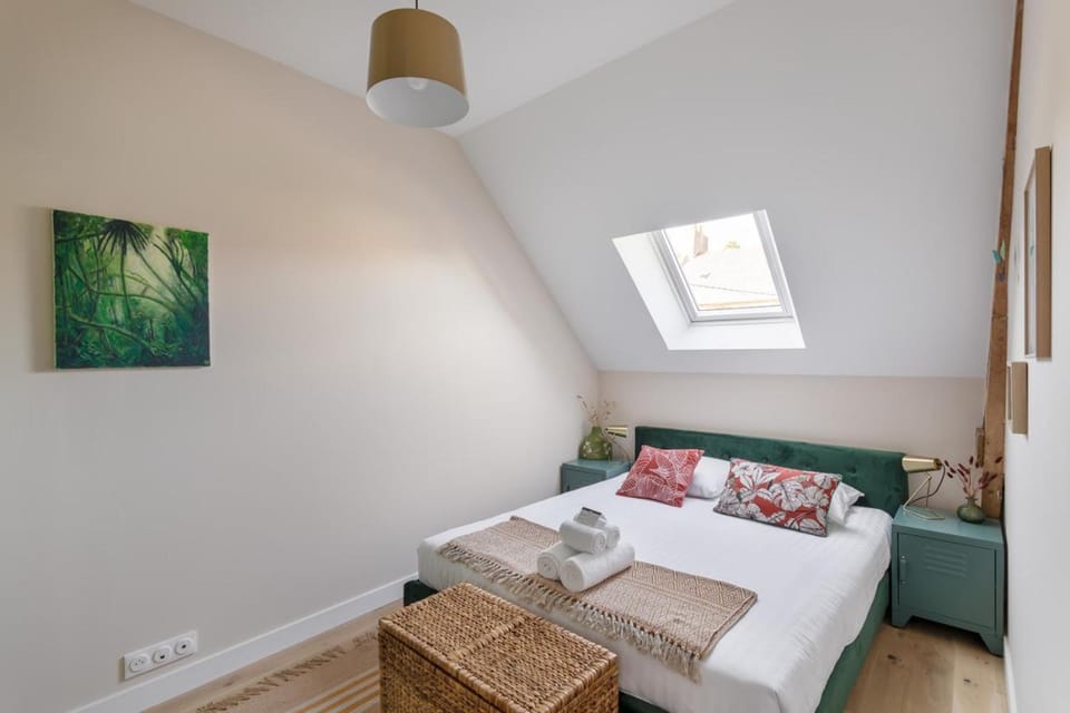 Bed, Bedroom
