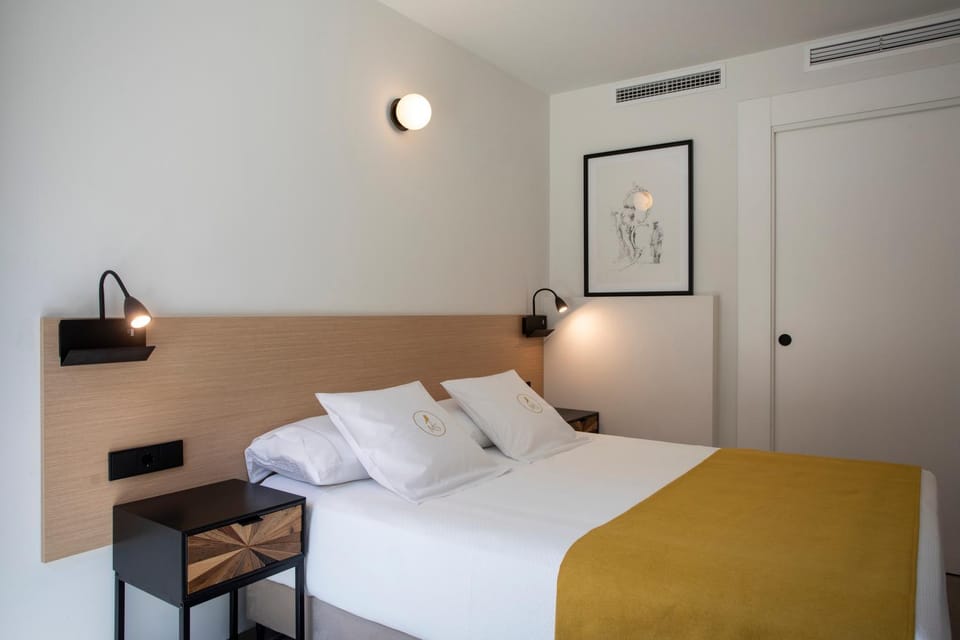 Bed, Photo of the whole room