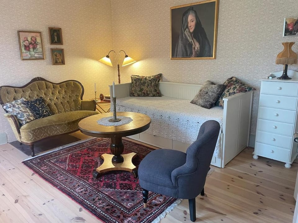 Bed, Living room, Seating area