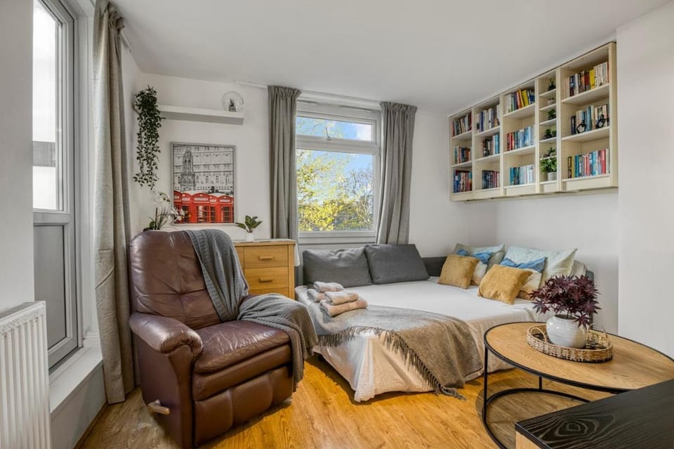 Tranquil 3-Bed Home - Zone 2 Near Central Apartment in London