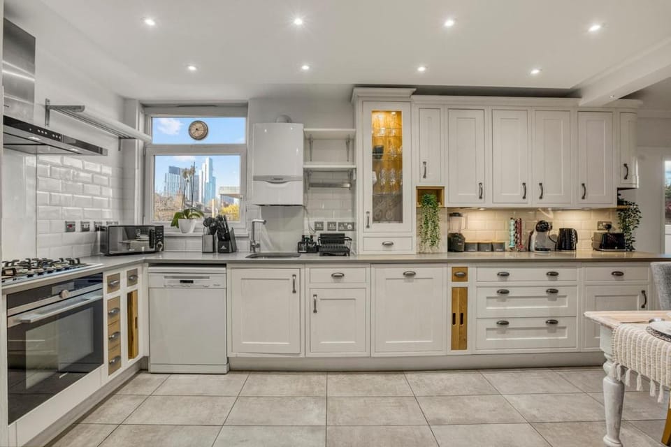 Tranquil 3-Bed Home - Zone 2 Near Central Apartment in London