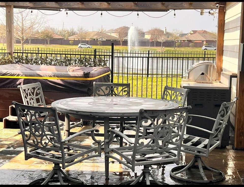 Southfork Nature lodge in Pearland