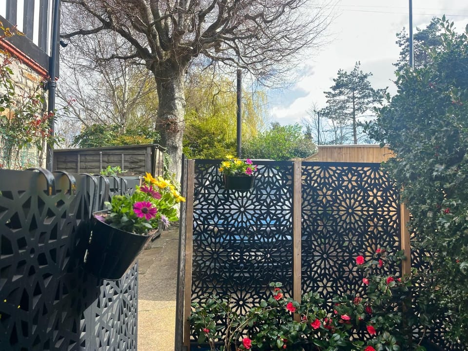 Cosy boutique retreat, courtyard & free parking Apartment in Bristol