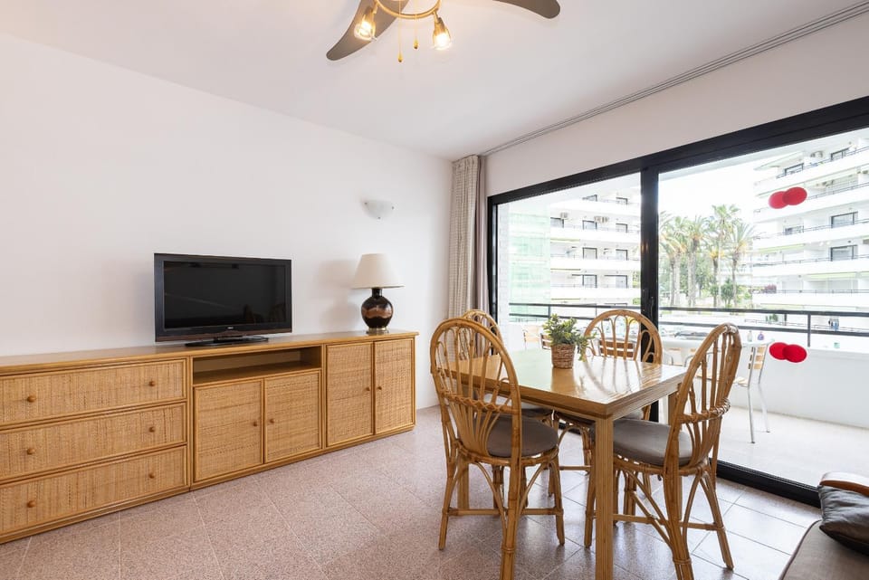 TV and multimedia, Living room, Dining area