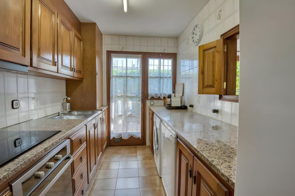 Property building, Kitchen or kitchenette, Living room