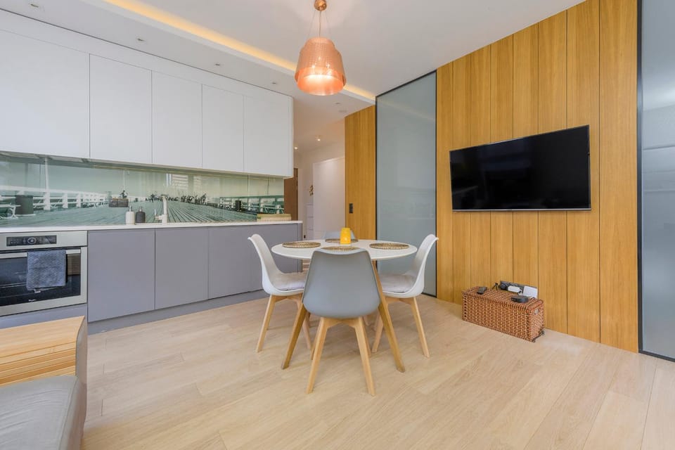 TV and multimedia, Kitchen or kitchenette, Living room