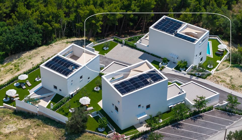 Property building, Day, Neighbourhood, Natural landscape, Bird's eye view, View (from property/room), Mountain view, Street view, Swimming pool