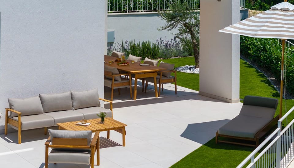 Patio, Spring, Day, Garden, View (from property/room), Balcony/Terrace, Seating area, Garden view, sunbed