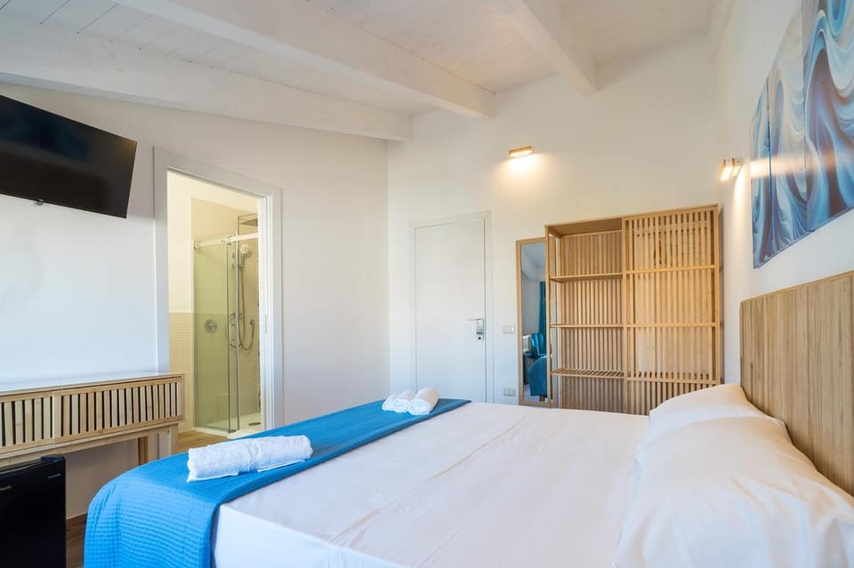 TV and multimedia, Photo of the whole room, Bedroom, wardrobe