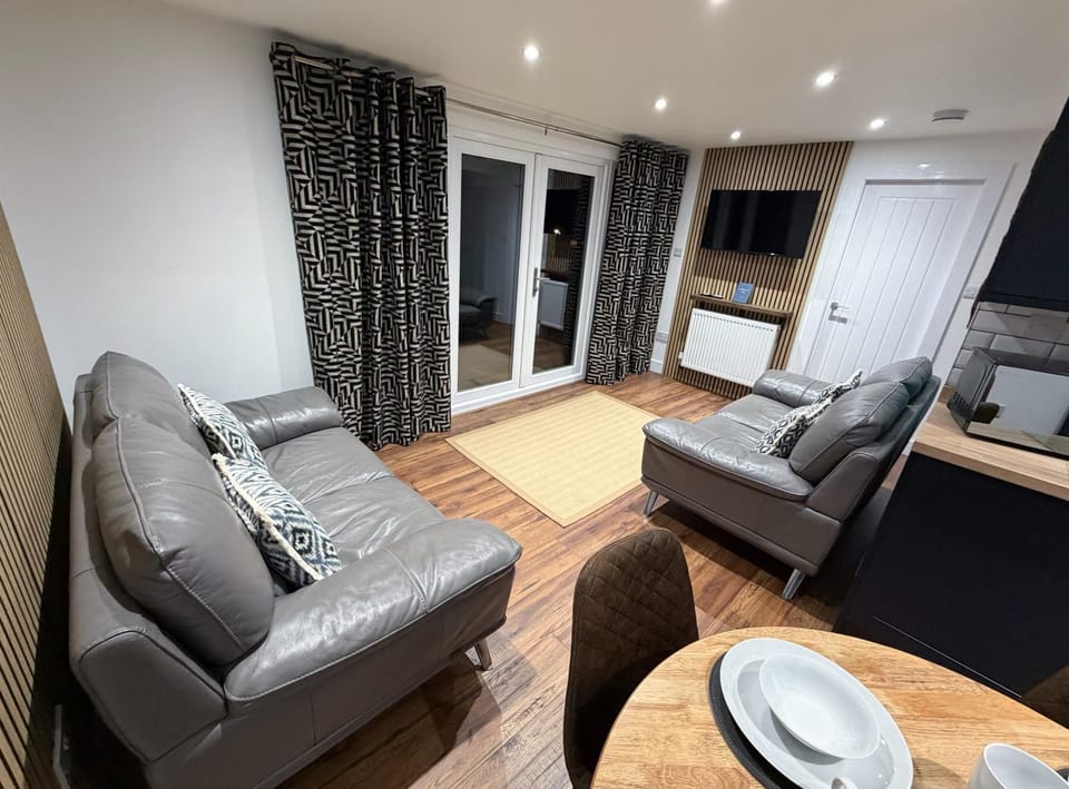 Night, TV and multimedia, Seating area
