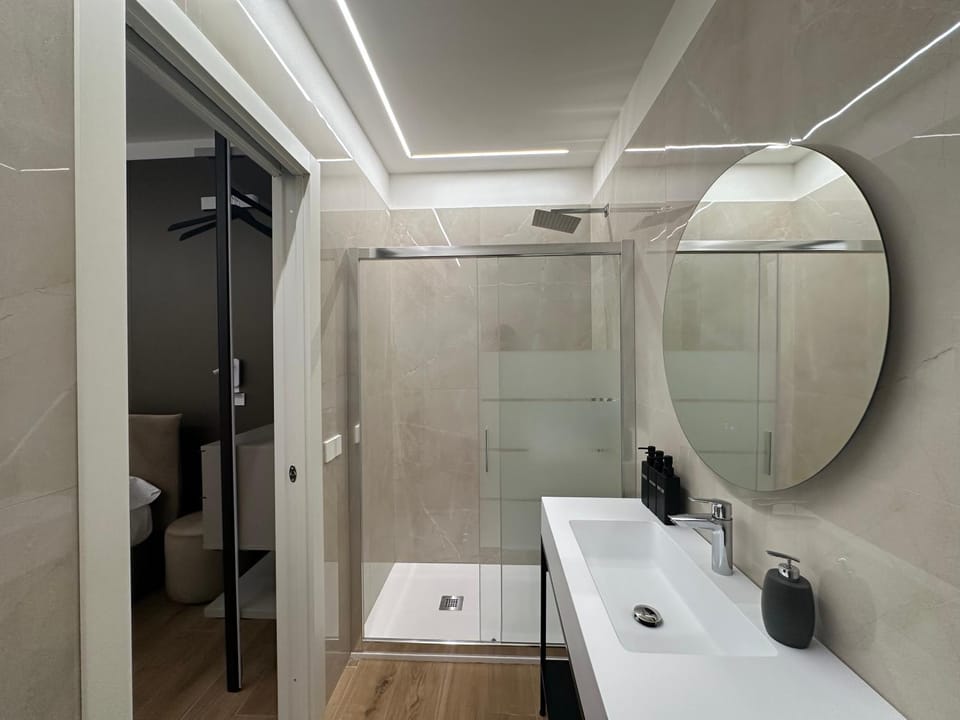 Shower, Bathroom, towels