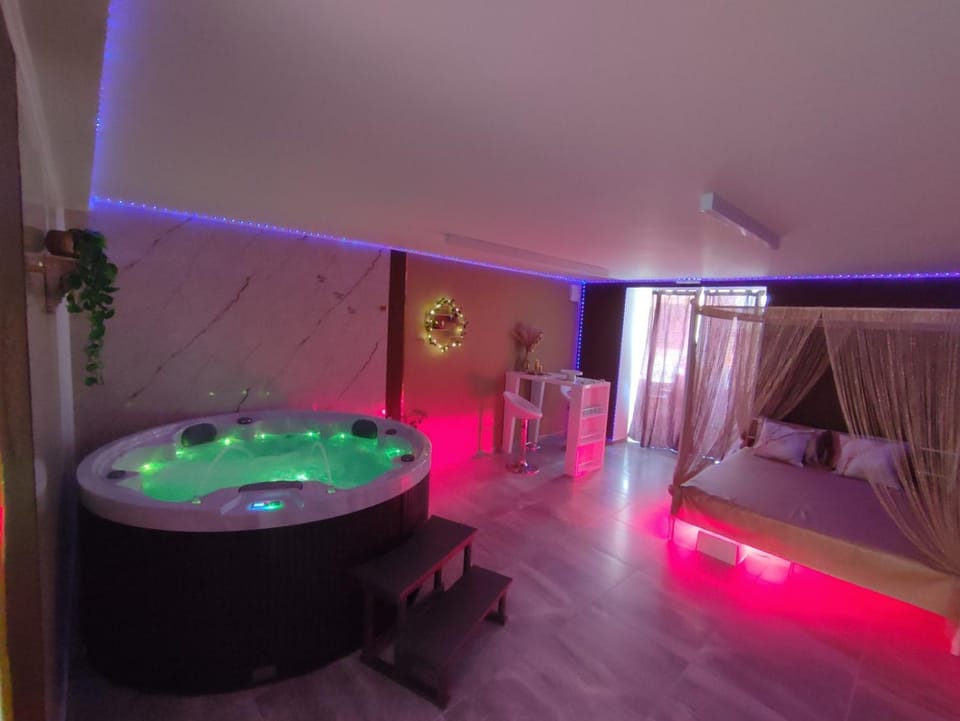 Hot Tub, Spa and wellness centre/facilities